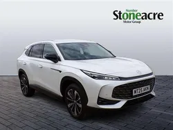 White New 2025 MG HS Trophy SUV | £22,995 (Good price)