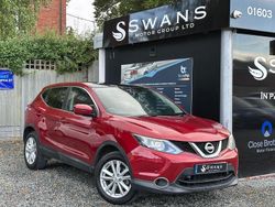 Red Used 2015 Nissan Qashqai Acenta Premium SUV | £4,495 (Expensive)