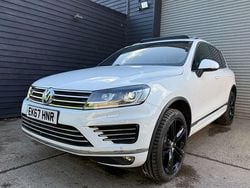 White Used 2017 VW Touareg R-line Plus SUV | £22,500 (Fair price)