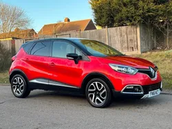 Red Used 2016 Renault Captur Signature SUV | £8,995 (Fair price)