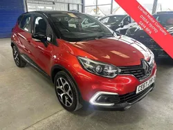 Red/black Used 2017 Renault Captur Dynamique SUV | £9,495 (Fair price)