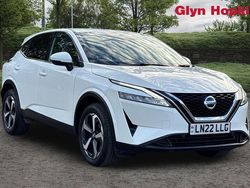 White Used 2022 Nissan Qashqai N-Connecta SUV | £16,714 (Fair price)