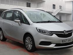 Flip chip silver Used 2017 Vauxhall Zafira Design Edition MPV | £7,475 (A bit pricey)