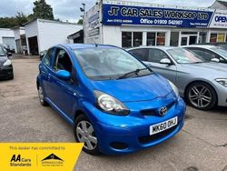 Blue Used 2010 Toyota Aygo Hatchback | £2,500 (Fair price)