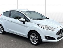 White Used 2015 Ford Fiesta Zetec Hatchback | £6,730 (Fair price)