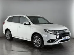 White Used 2020 Mitsubishi Outlander P-HEV Estate | £16,150 (Fair price)