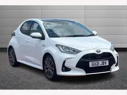 Pure white Used 2021 Toyota Yaris Hybrid Hatchback | £17,801 (Fair price)