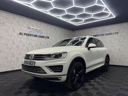 White Used 2015 VW Touareg R-line SUV | £11,999 (Fair price)