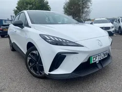 Arctic white Used 2024 MG MG4 EV SE Hatchback | £16,495 (Fair price)