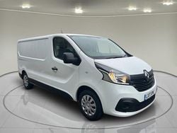 Glacier white Used 2017 Renault Trafic Business Van | £8,995 (Good price)