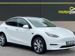 White Used 2022 Tesla Model Y Long Range SUV | £22,818 (Good price)