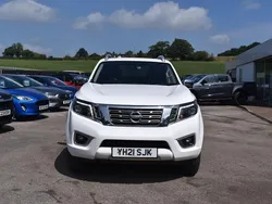 White Used 2021 Nissan Navara Tekna Pickup | £15,482 (Fair price)