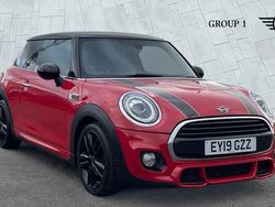 Chili red Used 2019 Mini Cooper Sport Hatchback | £14,650 (Fair price)