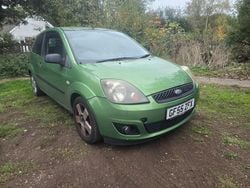 Green Used 2006 Ford Fiesta Zetec Hatchback | £395 (Super price)