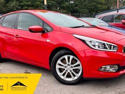 Red Used 2015 Kia Ceed Hatchback | £6,495 (Fair price)
