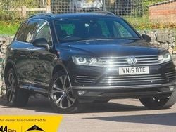 Deep black pearl metallic Used 2015 VW Touareg R-line SUV | £9,250 (Expensive)