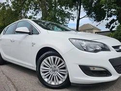 White Used 2014 Vauxhall Astra Excite Hatchback | £3,395 (Expensive)