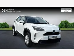 White Used 2022 Toyota Yaris Hybrid Hatchback | £18,405 (Expensive)
