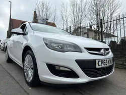 White Used 2015 Vauxhall Astra Excite Hatchback | £2,995 (Good price)