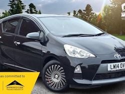 Black Used 2014 Toyota Yaris Hybrid | £6,999 (Fair price)