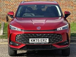 Red New 2025 MG HS SE SUV | £24,999 (A bit pricey)