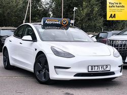 White Used 2021 Tesla Model 3 Sedan | £15,995 (Fair price)