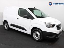 White New 2024 Vauxhall Combo MPV | £11,699 (Super price)