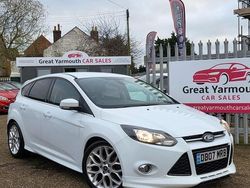 White Used 2014 Ford Focus Zetec Hatchback | £3,995 (Fair price)