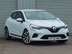 White Used 2022 Renault Clio V Iconic Hatchback | £15,498 (Fair price)