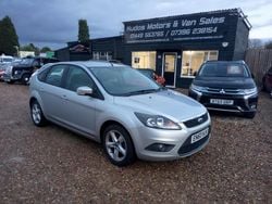 Silver Used 2011 Ford Focus Zetec Hatchback | £2,450 (Super price)