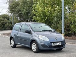 Blue Used 2009 Renault Twingo Hatchback | £495 (Good price)
