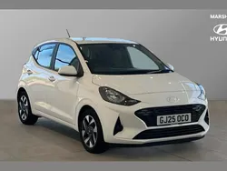 Atlas white Used 2025 Hyundai i10 Advanced Hatchback | £16,061 (A bit pricey)