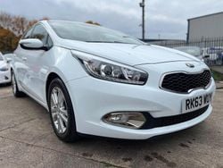 White Used 2013 Kia Ceed 2 Hatchback | £3,600 (Good price)