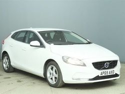 White Used 2015 Volvo V40 SE Estate | £9,250 (Fair price)