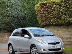 Silver Used 2011 Toyota Yaris Hatchback | £1,499 (Fair price)