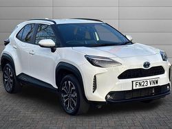 White Used 2023 Toyota Yaris Hybrid Design SUV | £21,490 (Fair price)