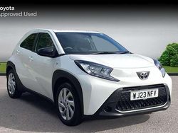 Pure white Used 2023 Toyota Aygo X PURE SUV | £12,403