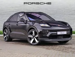 Black Used 2025 Porsche Macan SUV | £79,990 (Expensive)