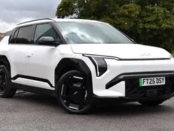 White New 2025 Kia EV3 2 SUV | £33,900 (Good price)