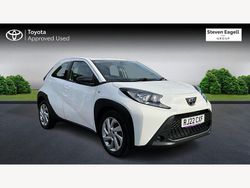 White Used 2022 Toyota Aygo X PURE SUV | £10,744
