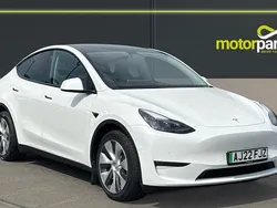 White Used 2022 Tesla Model Y Long Range SUV | £26,000 (Fair price)