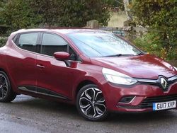 Red Used 2017 Renault Clio IV Dynamique Hatchback | £5,750 (Fair price)