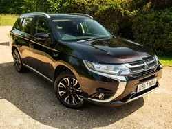 Black Used 2017 Mitsubishi Outlander P-HEV SUV | £7,999 (Fair price)