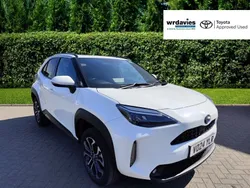 White Used 2024 Toyota Yaris Hybrid Design Estate | £23,495 (Fair price)
