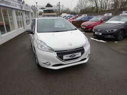 White Used 2015 Peugeot 208 Style Hatchback | £3,995 (Good price)