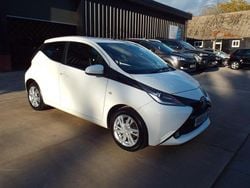 White Used 2015 Toyota Aygo x-press Hatchback | £4,695 (Fair price)