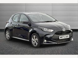 Black Used 2025 Toyota Yaris Hybrid Hatchback | £19,601 (Fair price)