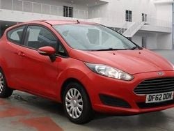 Red Used 2013 Ford Fiesta Style Hatchback | £4,999 (Fair price)