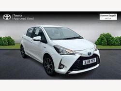 White Used 2019 Toyota Yaris Hybrid Hatchback | £13,713 (Fair price)