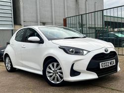 White Used 2022 Toyota Yaris Hybrid Hatchback | £12,900 (Good price)